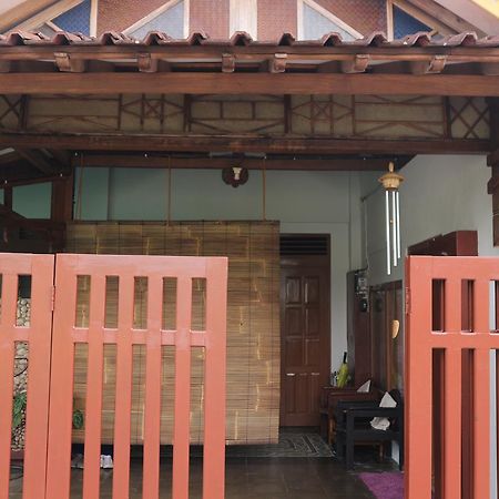Kembar Guesthouse Yogyakarta Exterior photo