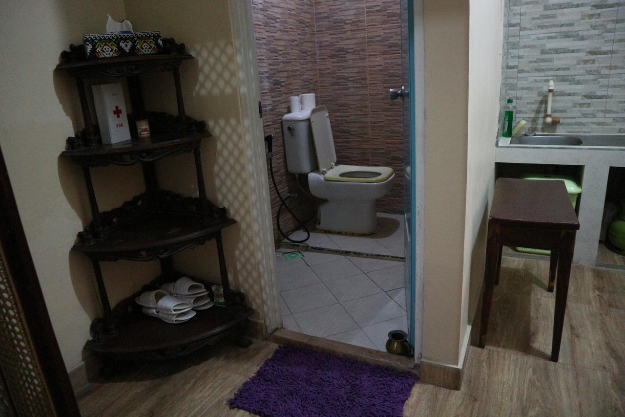 Kembar Guesthouse Yogyakarta Exterior photo