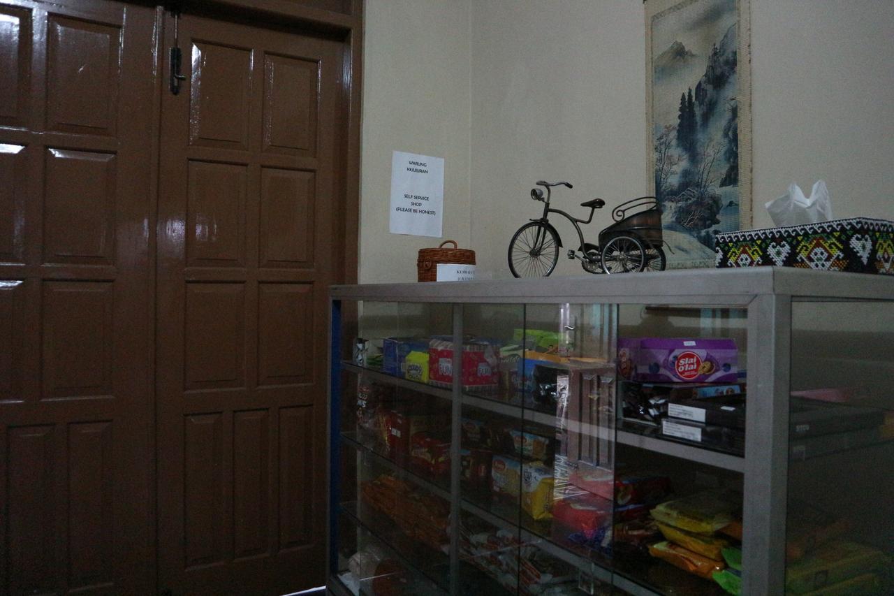 Kembar Guesthouse Yogyakarta Exterior photo