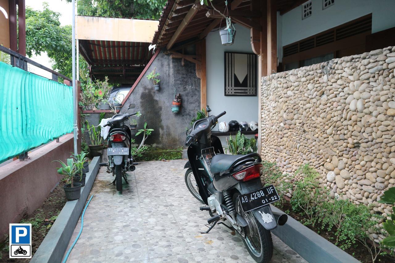 Kembar Guesthouse Yogyakarta Exterior photo